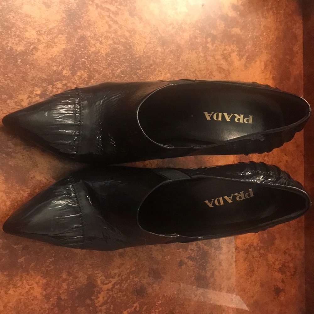 Lightly worn Prada heels!